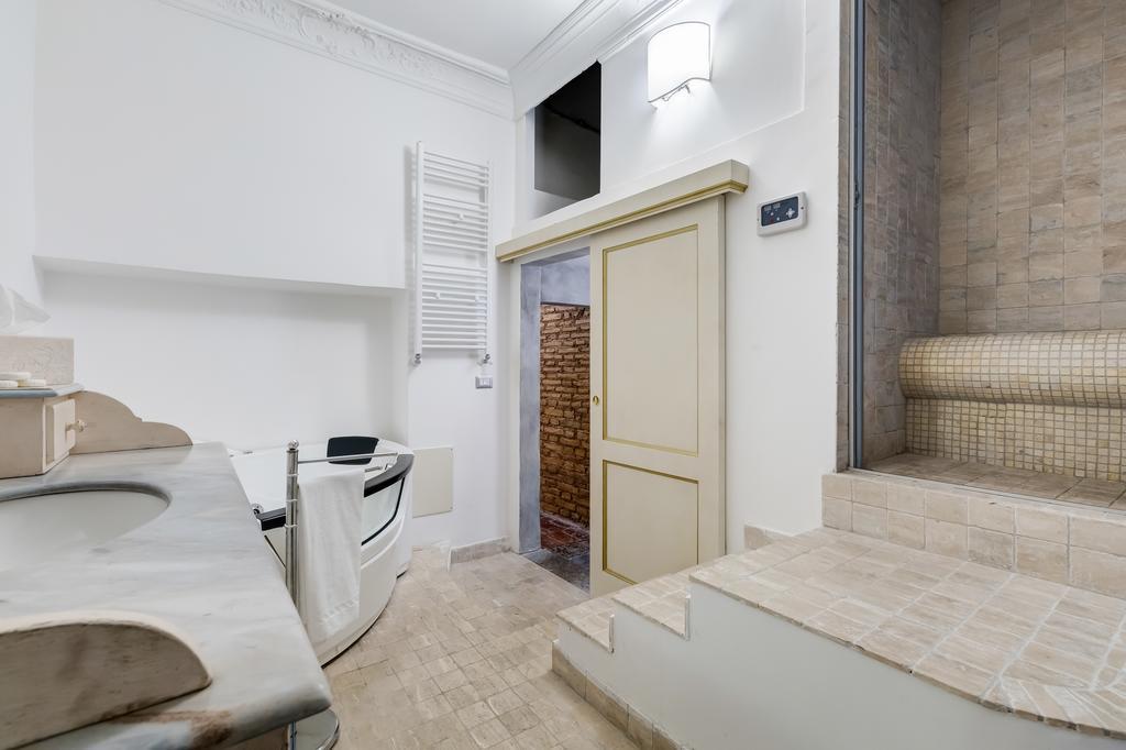 Colonna - Spanish Steps & Apartamento Roma